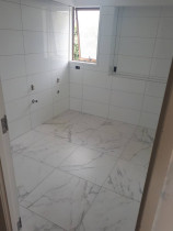 Bathroom by Horizon Tiling & Interiors Ltd