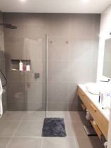 bathroom by Horizon Tiling & Interiors Ltd