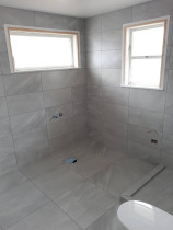 Bathroom by Horizon Tiling & Interiors Ltd