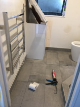 Bathroom and shower floor tiled