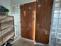 entrance door varnishing