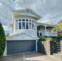 Epsom Auckland bungalow required a lot of work by the Prisma Painters team to bring her back to to her former glory. The owners were very happy with the results.