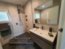 Bathroom by Syed Tiling Ltd