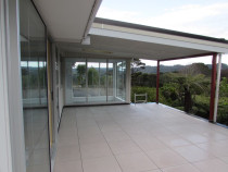 Covered deck area. - Complex deck substrate with tiles on jacks.
A timber and steel roof compliment this all year round area.