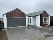 New house - Wainui - Ezpanel 50mm AAC Concrete Panel Cladding - Specialized

Battens installation, Lightweight Concrete Panel (Hebel) Application, Primer, full Base Coat - Reinforced Plaster, full Mesh Coat - Course Plaster and Finish Coat - 1mm Float

by Unique Finishes Plastering