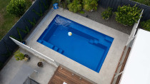 Swimming Pool Riverhead - This 6m pool was installed and landscaped at the back of a property with tight access. Virtuoso Landscapes dug and installed the pool, completed the tiling, decking and fencing.