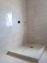 Bathroom by Horizon Tiling & Interiors Ltd