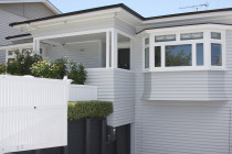 Westmere bungalow - View more examples of our work at www.walltreats.co.nz/gallery